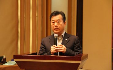 誰(shuí)持彩“鏈”當(dāng)空舞——記江蘇飛力達(dá)國(guó)際物流股份有限公司董事長(zhǎng)姚勤